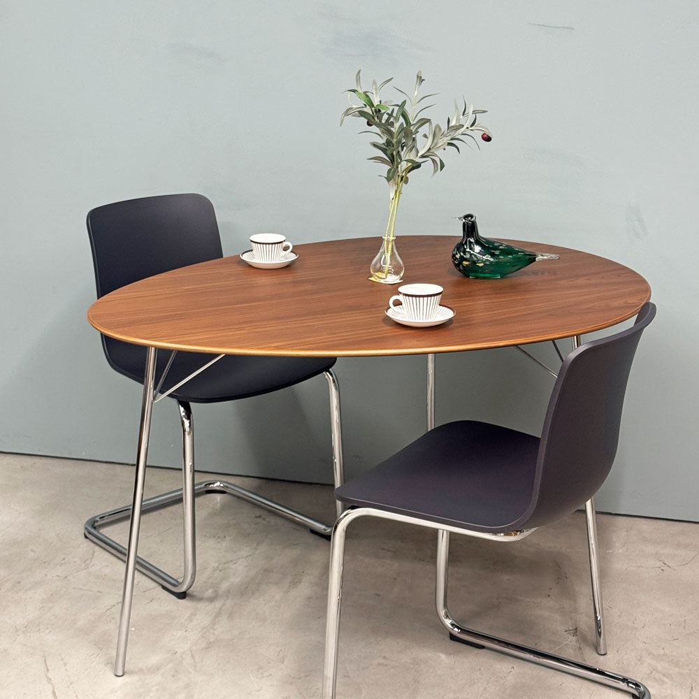 Fritz Hansen EGG Table～3人暮らしにちょうどいい不思議なカタチ～