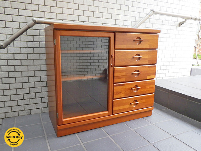 ジャパンビンテージ チーク材 ガラスキャビネット / サイドキャビネット 北欧スタイル  ～日本の造りの良さに北欧デザインがプラスされた至極の逸品～ 【 買取と販売とレンタルのお店 】