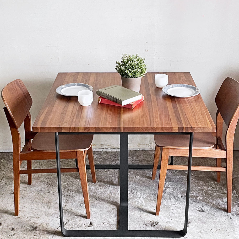 冨士ファニチア FUJI FURNITURE ビスポーク Bespoke ダイニングテーブル LAMINA25 ウォールナット x 鉄脚 W90cm　～家族が集まるまんなかに