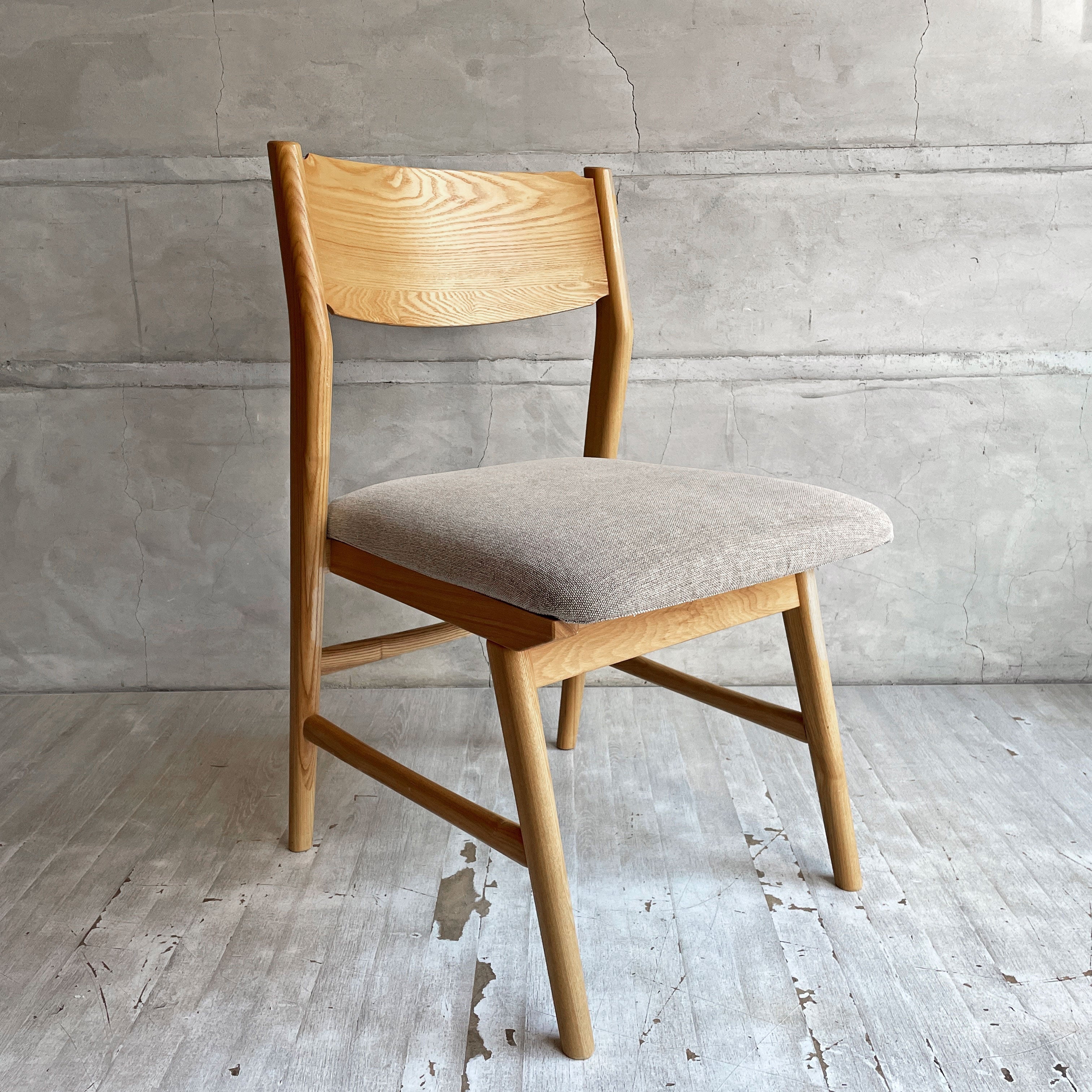 【学芸大学店】ウニコ unico シグネ SIGNE ダイニングチェア アッシュ材 グレーファブリック ナチュラル 北欧スタイル ♪ 買取させていただきました。