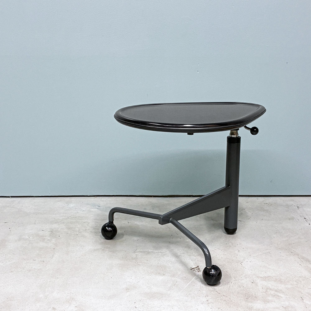 【経堂店】カッシーナ イクスシー Cassina ixc. キック Kick サイドテーブル 喜多俊之デザイン MoMAコレクション ミッドセンチュリーデザイン 廃番 買取させていただきました。