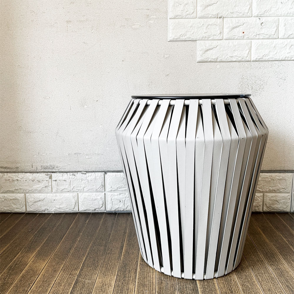【経堂店】ボーコンセプト BoConcept バレンシア VALENCIA SIDE TABLE サイドテーブル 収納バスケット ボンデッドレザー グレー Φ41cm モートン・ゲオーセン 廃番 買取させていただきました。
