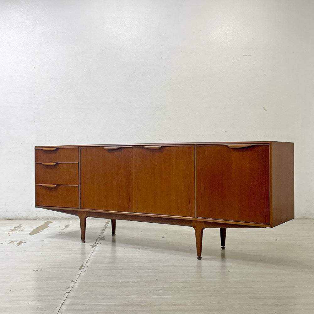 【祖師ヶ谷大蔵店】マッキントッシュ A.H.McINTOSH ダンヴェガン Dunvegan チーク材 サイドボード 3ドア 3ドロワー 英国 UKビンテージ 買取させていただきました。