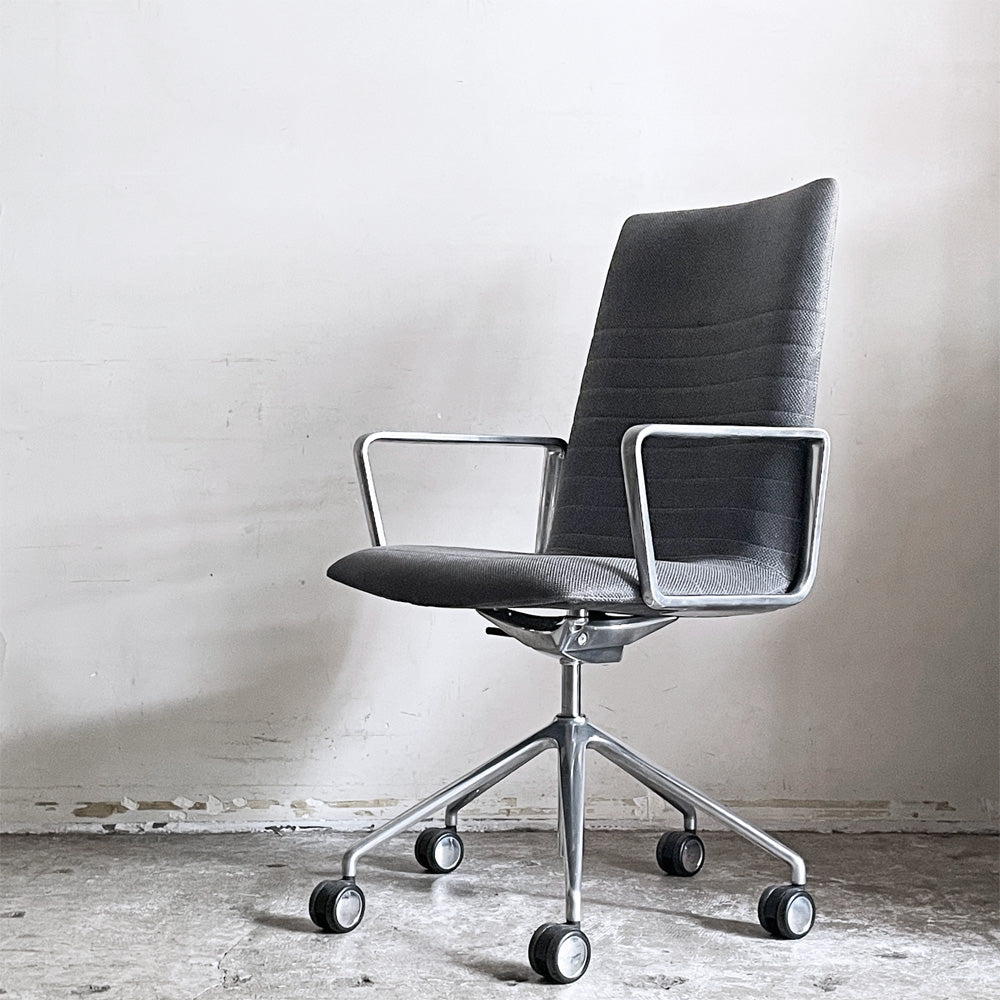 【自由が丘店】アンドリューワールド Andreu World フレックス エグゼクティブ Flex Executive インターミディエイトバック アームチェア デスクチェア アルミ キャスターベース ガス圧昇降 参考価格 ¥295,460- 買取させていただきました。