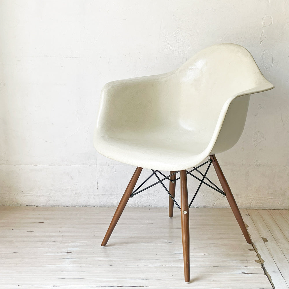 【下北沢店】ハーマンミラー Herman Miller アームシェルチェア セカンド 2nd ビンテージ FRP ダヴェルベース パーチメント イームズ ミッドセンチュリー 買取させていただきました。