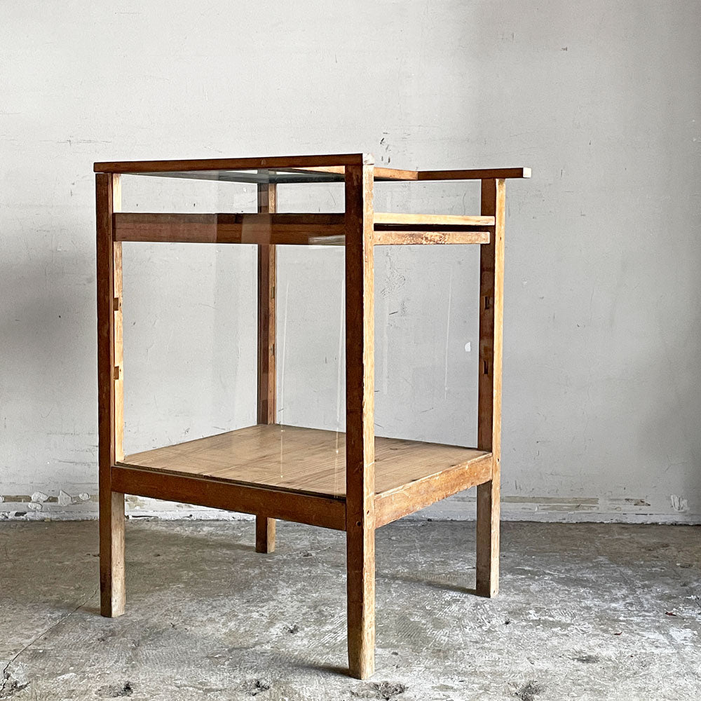【自由が丘店】ジャパンビンテージ Japan Vintage 古い木味のガラスショーケース ディスプレイラック サイドケース 古家具 買取させていただきました。