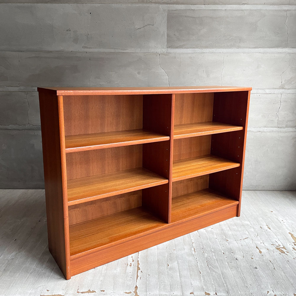 【学芸大学店】ジャパンビンテージ Japan Vintage チーク材 ブックシェルフ 本棚 オープンシェルフ サイドボード ミドルタイプ 棚板可動式 北欧デザイン ♪ 買取させていただきました。
