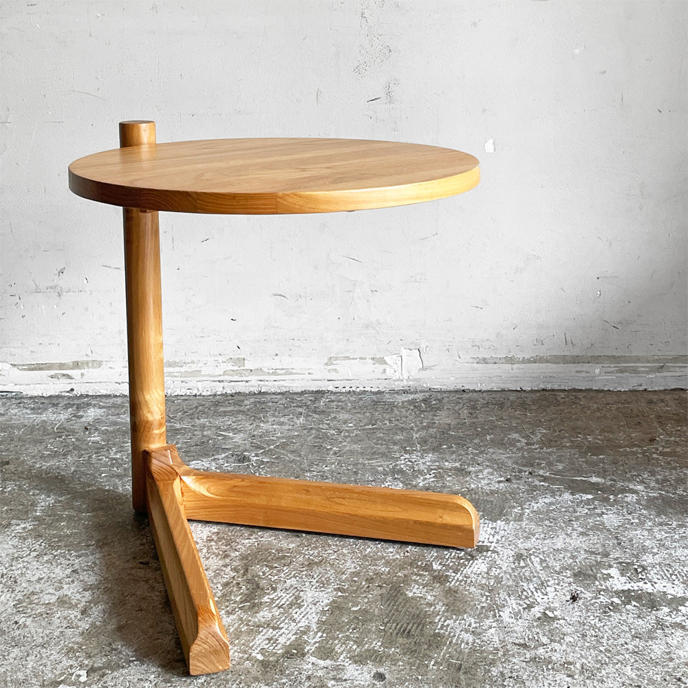 【自由が丘店】ナチュラルスタイル オーク無垢材 ラウンド サイドテーブル Y字レッグ Φ40cm H48cm ナチュラルモダンデザイン 買取させていただきました。