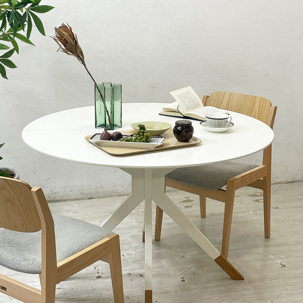 ボーコンセプト Boconcept ビルン BILLUND ラウンドテーブル バタフライテーブル マットホワイト×オーク デンマーク 北欧家具 ～スッと馴染んで、パタッと変える～