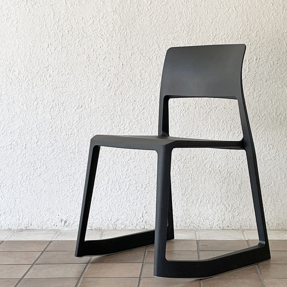 【用賀店】ヴィトラ Vitra ティプトン Tip Ton ワークチェア ダイニングチェア デスクチェア ブラック スタッキング チルト機能 定価￥47,300- 買取させていただきました。