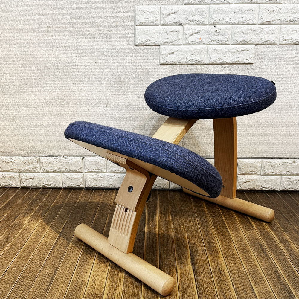 【経堂店】リボ Rybo バランスイージー Balans Easy バランスチェア ブルー系カラー ファブリック ブナ材 学習椅子 姿勢矯正 ノルウェー 北欧家具 買取させていただきました。