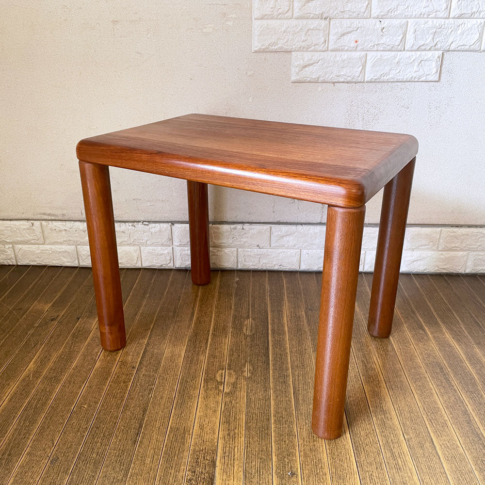 【経堂店】ハスレヴ Haslev チーク無垢材 サイドテーブル コーヒーテーブル デンマークビンテージ 北欧家具 買取させていただきました。