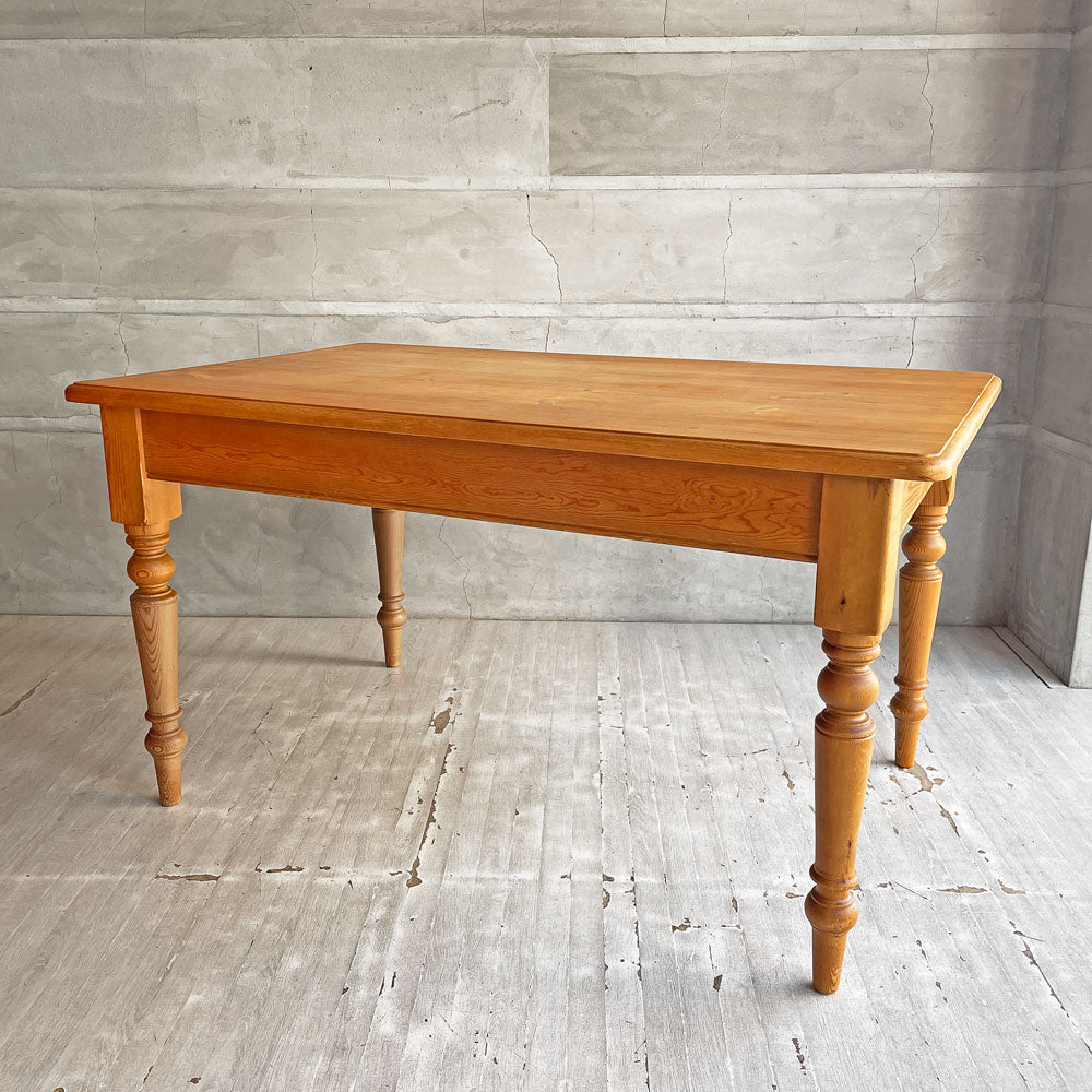 【学芸大学店】ペニーワイズ THE PENNY WISE PWT-1P パイン無垢材 ダイニングテーブル W135 ヴィクトリアン様式 英国カントリースタイル  買取させていただきました。