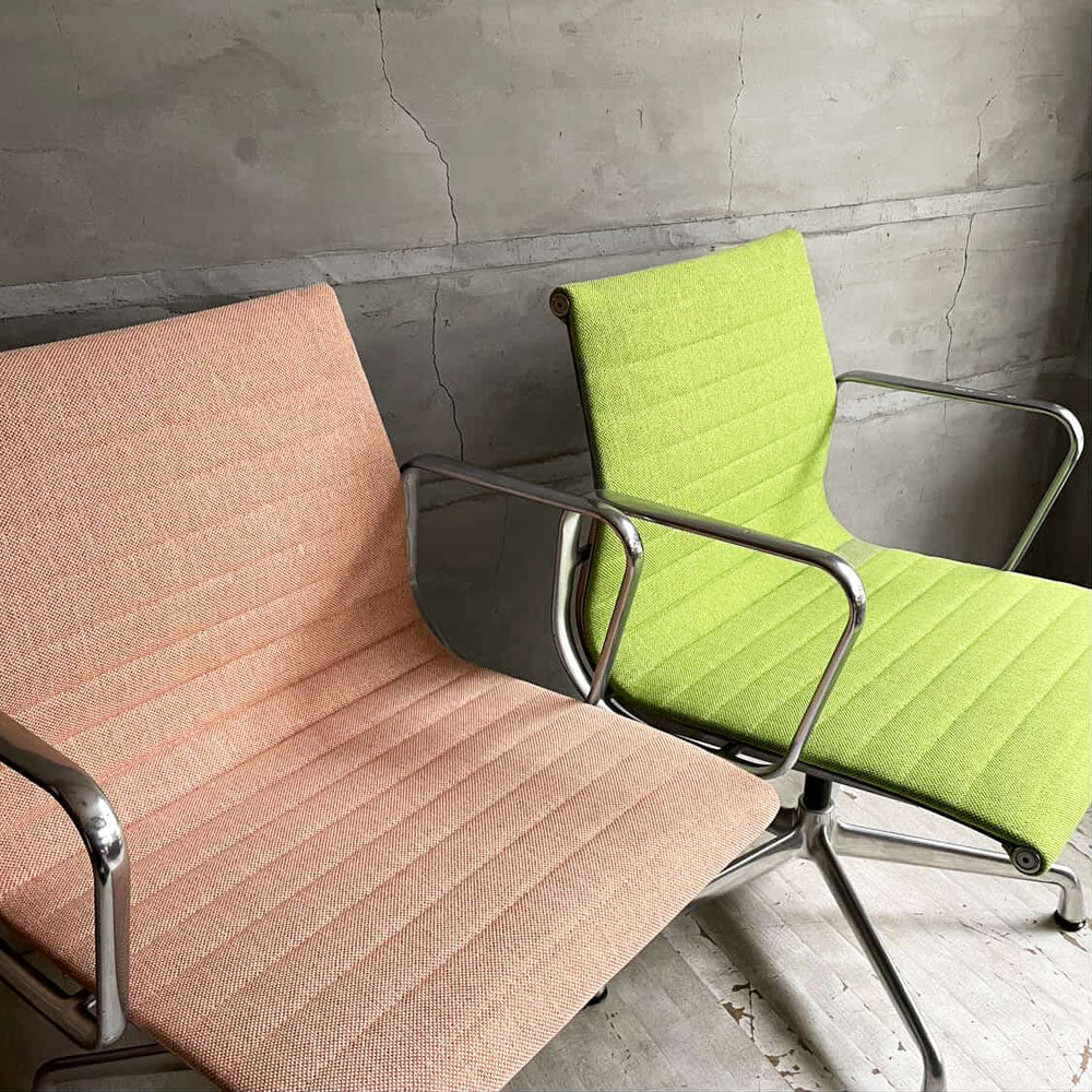 ハーマンミラー Herman Miller イームズアルミナムグループ マネジメントチェア デスクチェア マハラム生地 ペールピンク &  ペールグリーンアルミバフベース 5本脚 固定脚 昇降無し イームズ～魅力の三拍子～