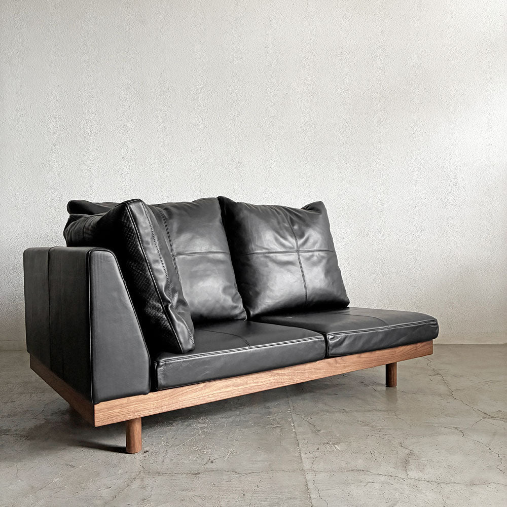 【登戸BASE店】マスターウォール MASTERWAL デニッシュグランデ DANISH GRANDE SOFA 2シーターソファ ワンアーム 右片肘 W159cm ウォールナット無垢材 本革 ブラックレザー 定価￥753,500- 展示品 買取させていただきました。