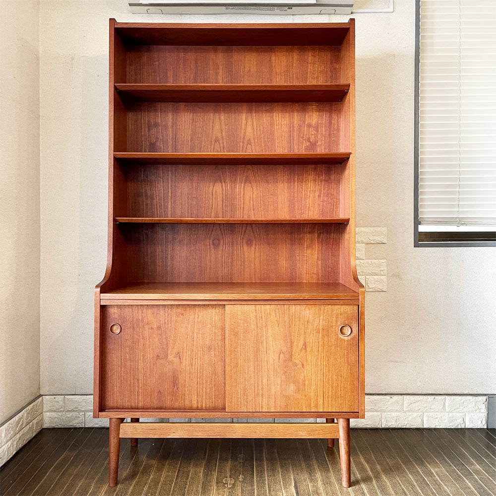 【経堂店】ボーンホルムス・モーベルファブリック Bornholms Mobelfabrik チーク材 ブックシェルフ 4段 本棚 飾り棚 H182cm ヨハネス・ソース デンマーク 北欧ビンテージ 買取させていただきました。