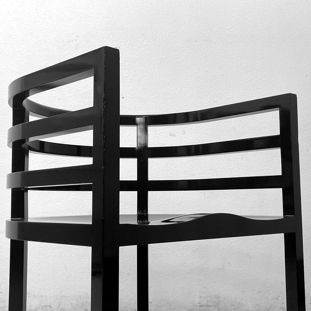 ノル Knoll アームチェア No.810 ブラック リチャード・マイヤー デザイン Richard Meier ～白い建築の巨匠が手掛けた黒い椅子～