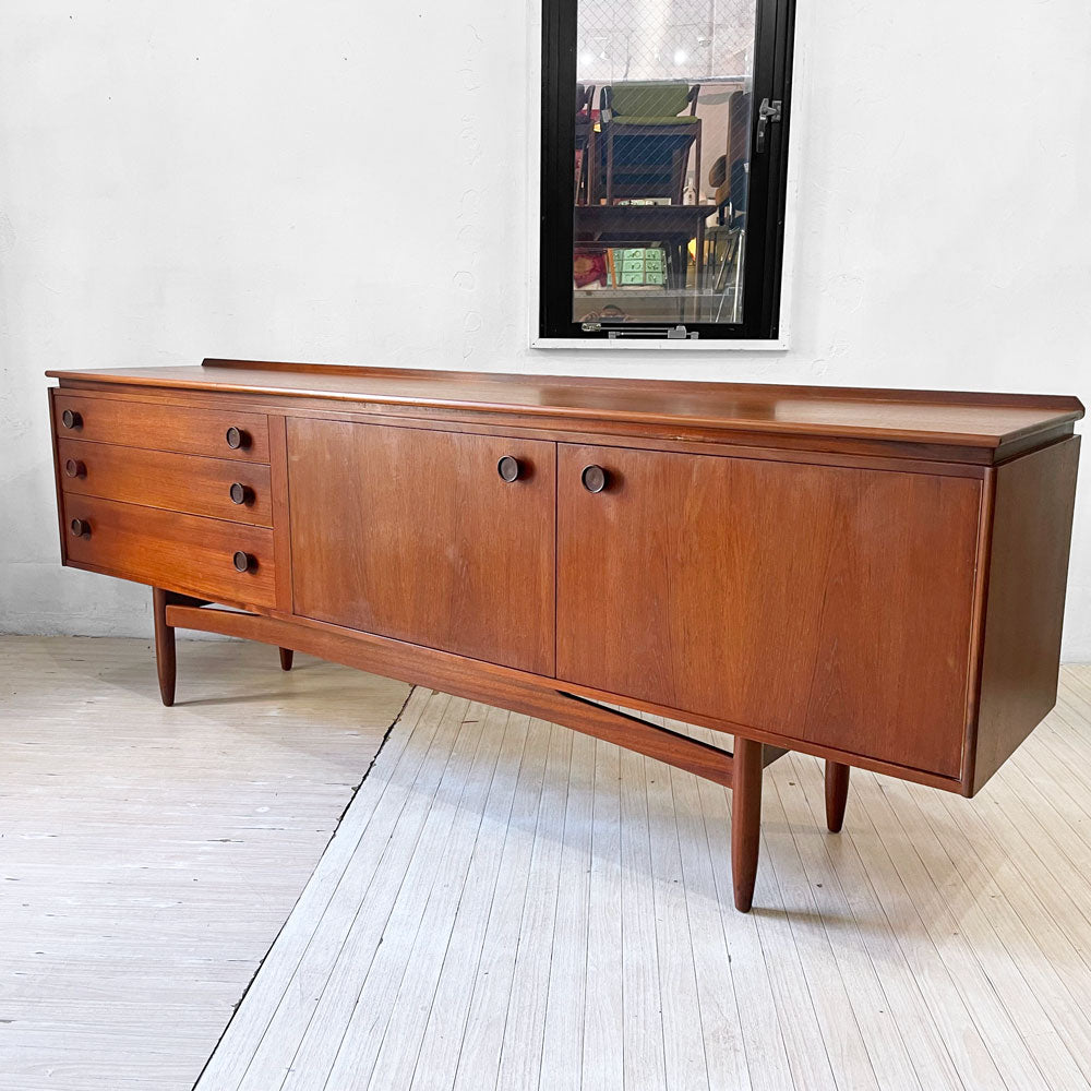 【下北沢店】ウィリアムローレンス WILLIAM LAWRENCE サイドボード チーク材 UKビンテージ 英国家具 北欧スタイル 買取させていただきました。