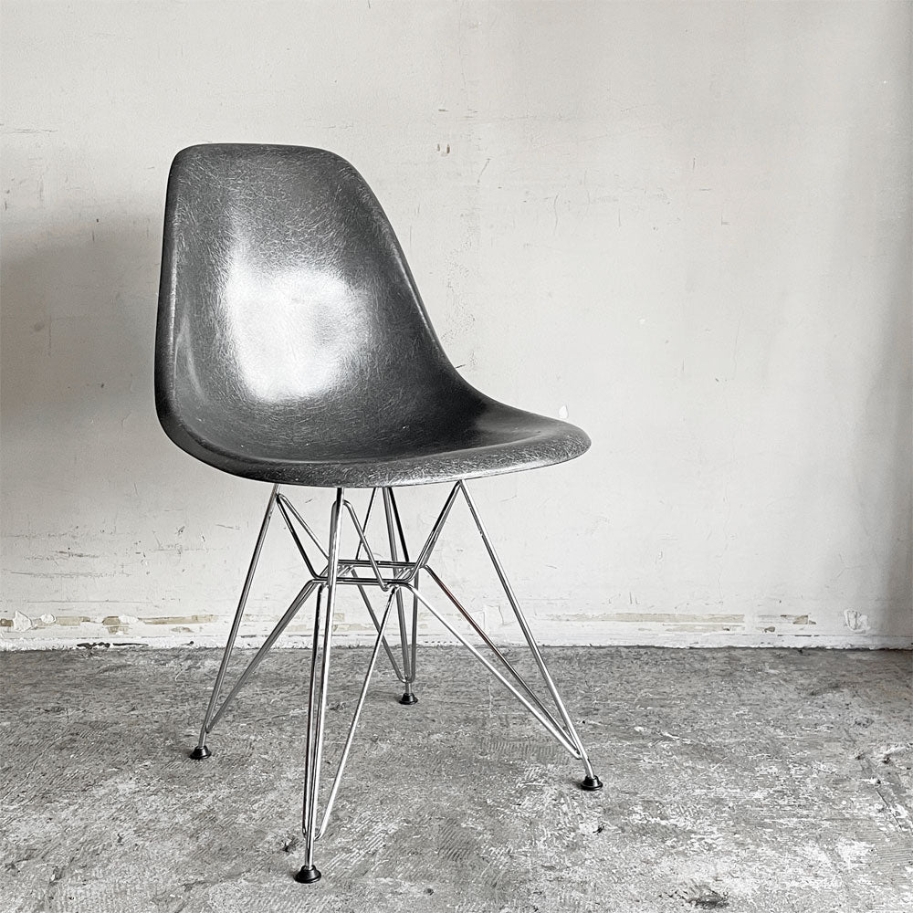 【自由が丘店】ハーマンミラー Herman Miller サイドシェルチェア セカンド 2nd FRP エレファントハイドグレー エッフェルベース ビンテージ イームズ 買取させていただきました。