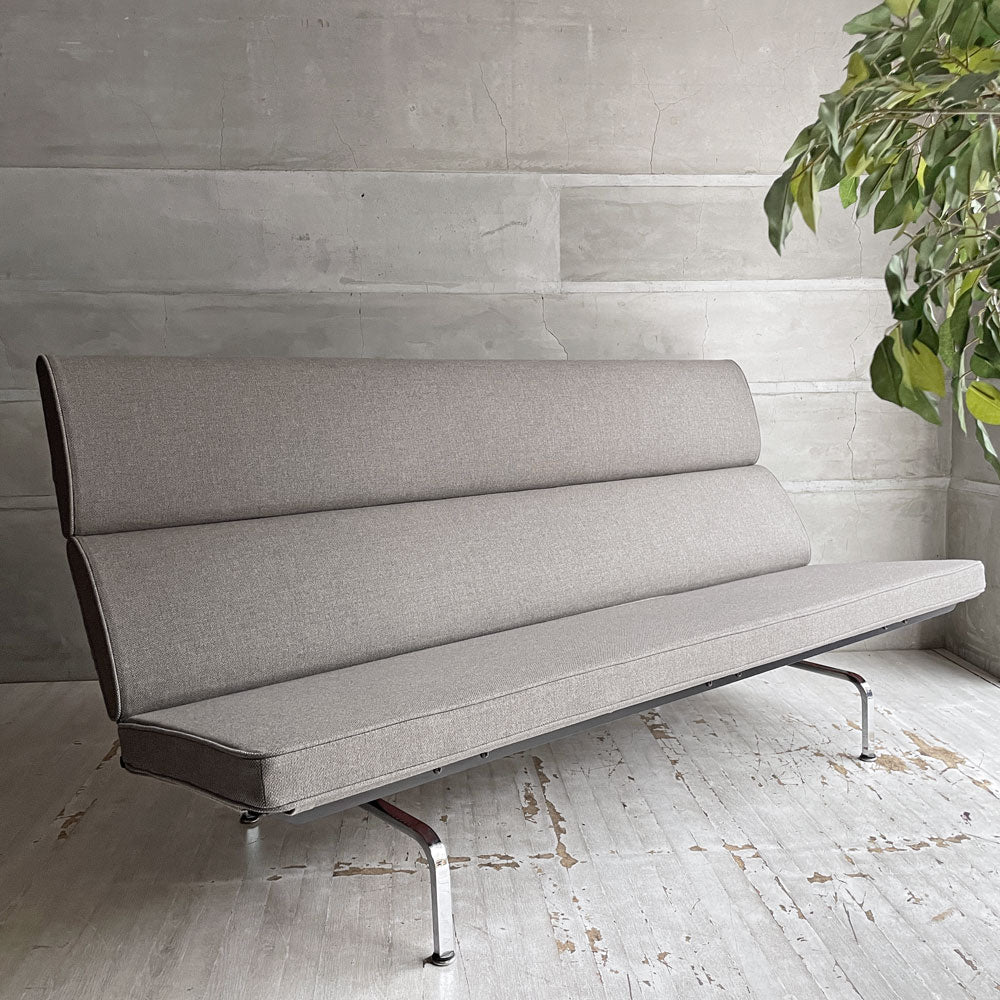 【学芸大学店】ハーマンミラー Herman Miller イームズソファ コンパクト 3Pソファ 3人掛けソファ グレー C&R. イームズ ミッドセンチュリー 生地 ウレタン 張り替え  買取させていただきました。