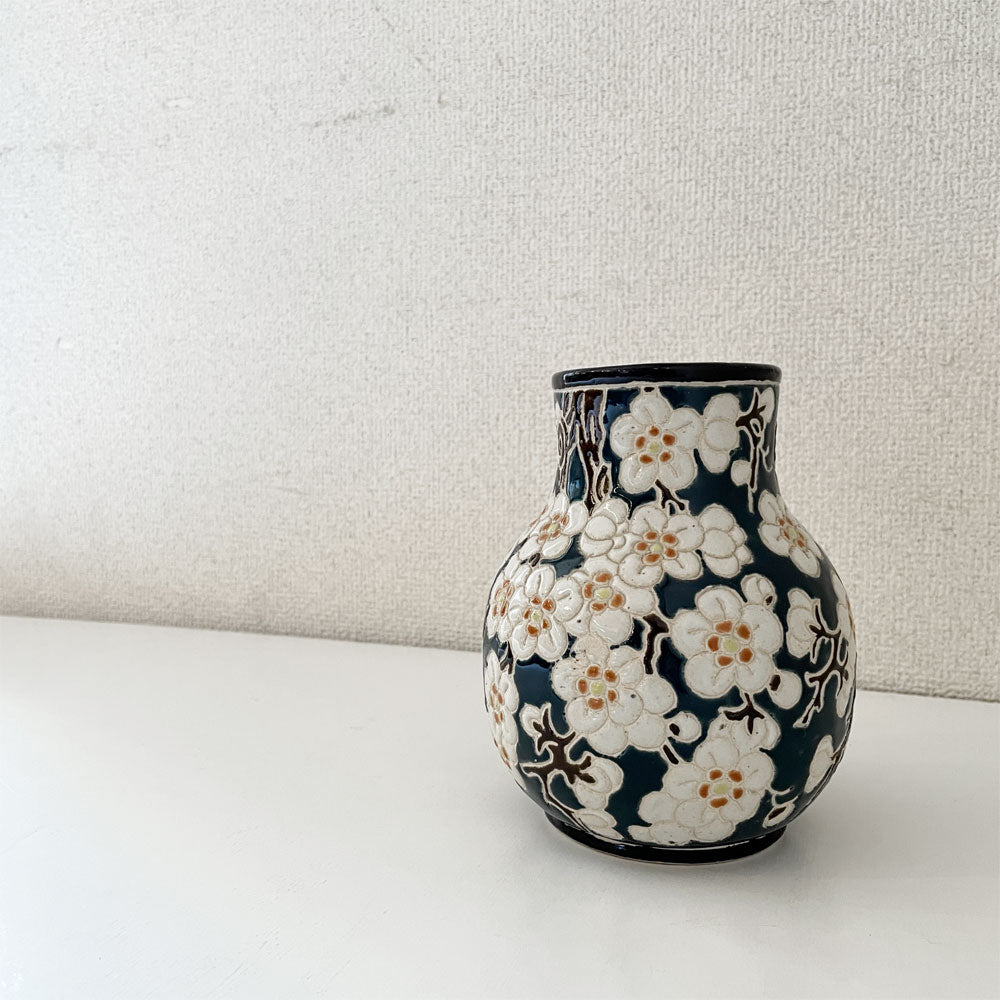 【経堂店】ビエンホア Bien Hoa 陶製 フラワーベース 花瓶 花総彫り H15cm ベトナム ビンテージ 買取させていただきました。