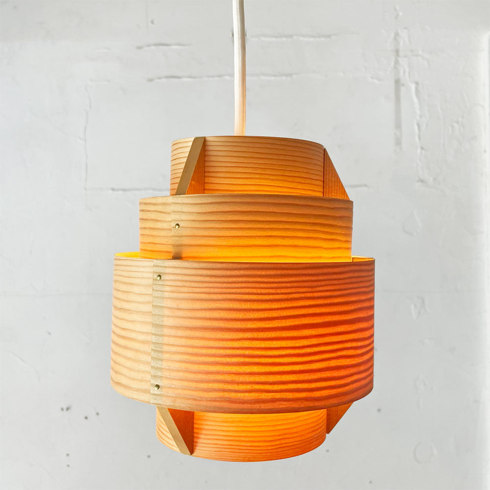 【下北沢店】ヤマギワ YAMAGIWA ヤコブソンランプ JAKOBSSON LAMP ペンダントライト パイン材 ハンス・アウネ・ヤコブソン 北欧照明 スウェーデン P2420 買取させていただきました。