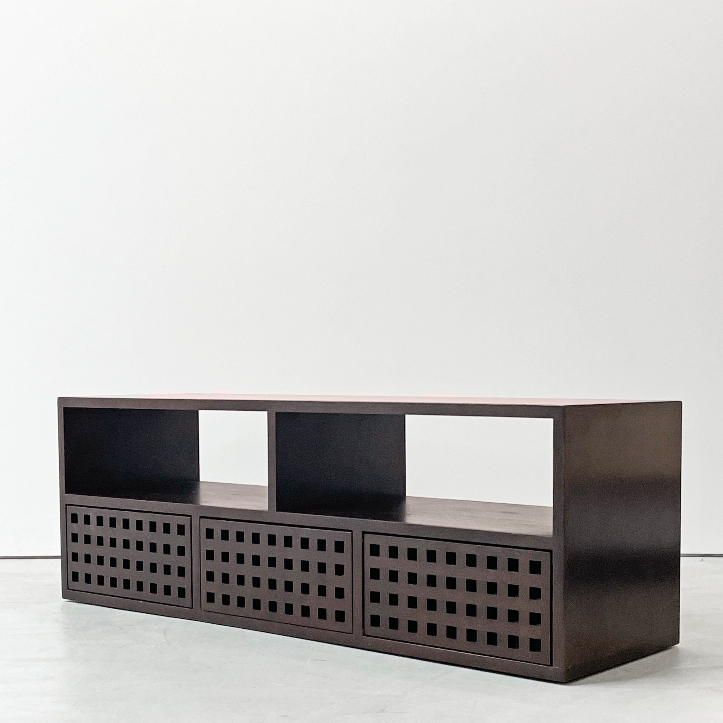【祖師ヶ谷大蔵店】エーフラット a.flat キューブ Cube テレビボード AVボード アッシュ無垢材 引き出し3杯 W116cm アジアンモダンデザイン 買取させていただきました。