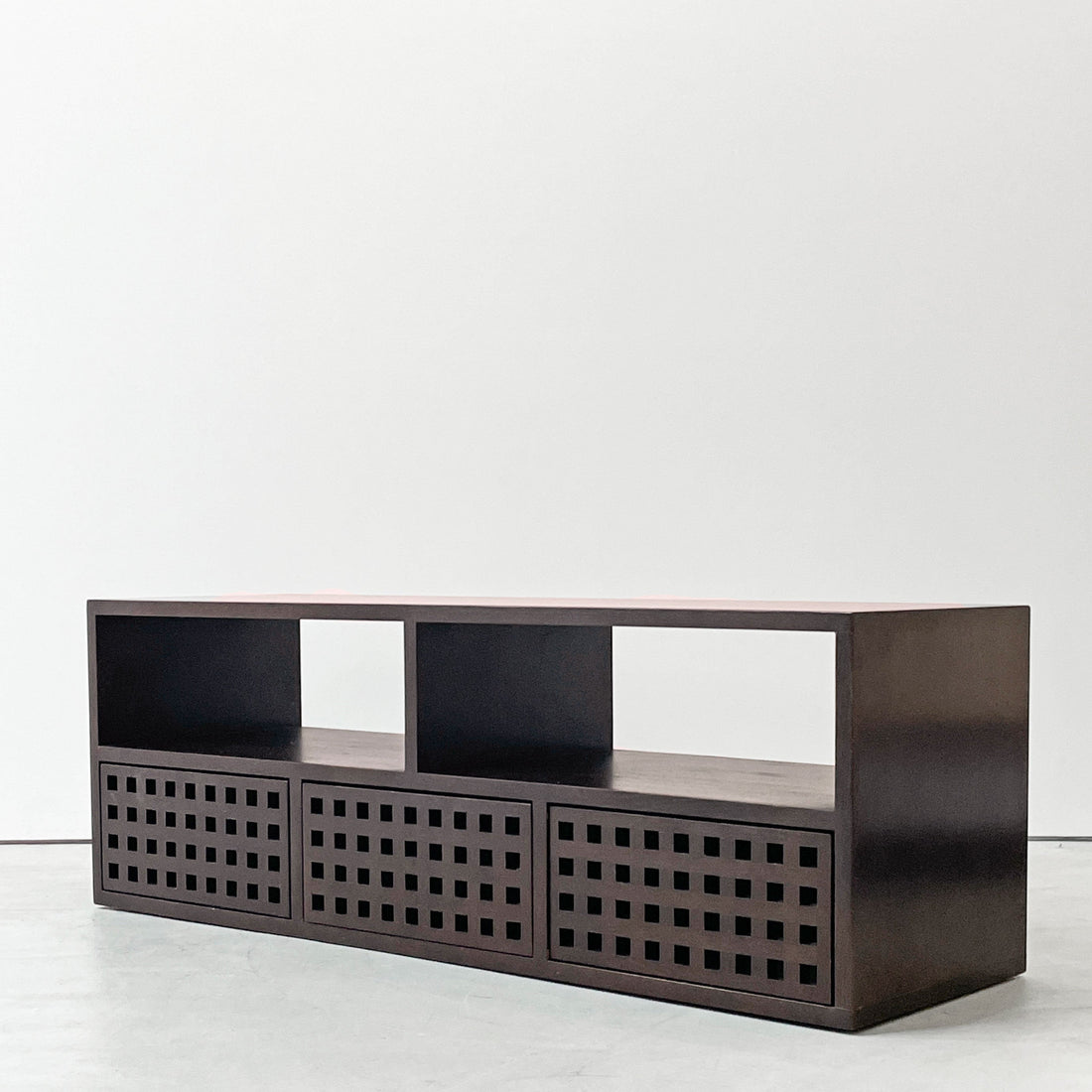 【祖師ヶ谷大蔵店】エーフラット a.flat キューブ Cube テレビボード AVボード アッシュ無垢材 引き出し3杯 W116cm アジアンモダンデザイン 買取させていただきました。