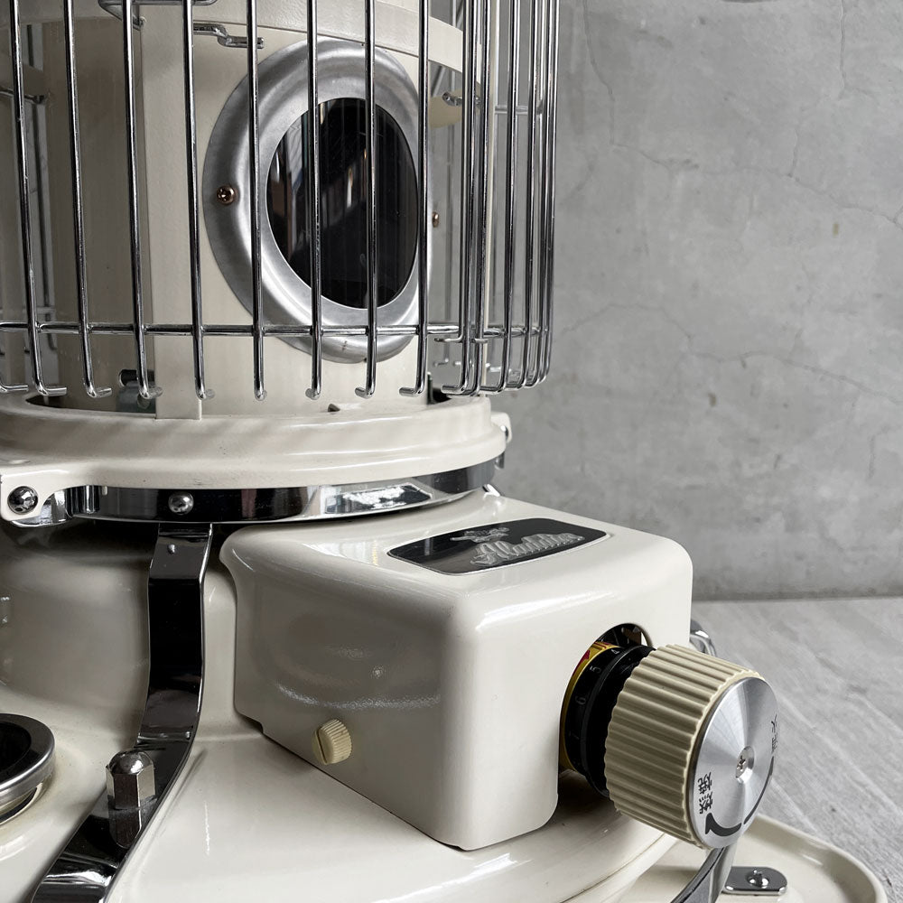 アラジン Aladdin BF3905 ブルーフレームヒーター ホワイト 自然通気型開放式 石油ストーブ BLUE FLAME 英国 2012年製 専用袋&芯クリーナー付き 説明書 キャンプ アウトドア～そこには青いヒーターの妖精が？～