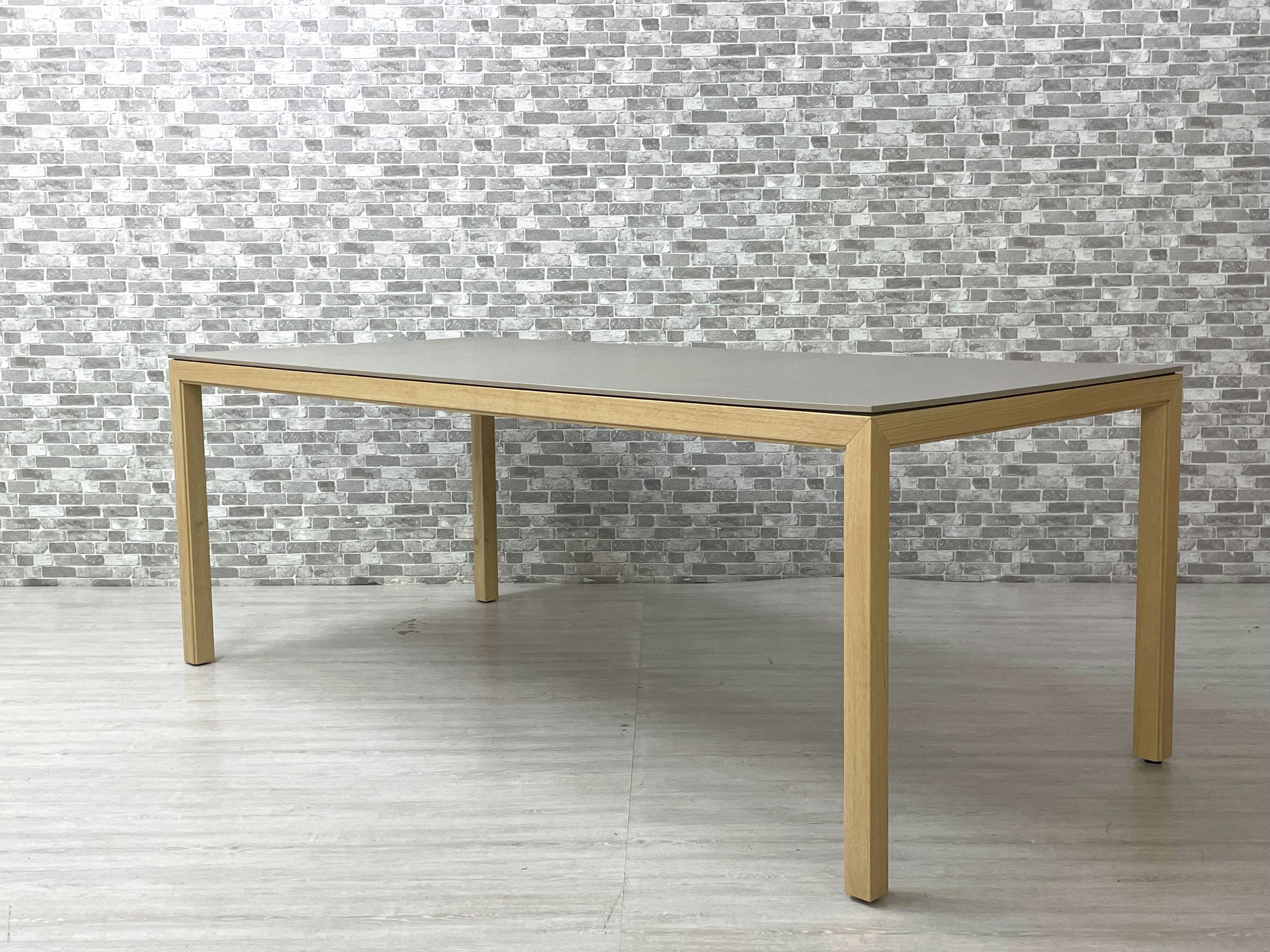 カッシーナ イクスシー Cassina ixc. ナイン NINE ダイニングテーブル クレイ仕上天板 W200cm 定価616,000円 モダンデザイン 買い取りしました。