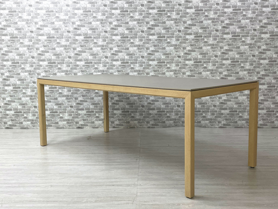 カッシーナ イクスシー Cassina ixc. ナイン NINE ダイニングテーブル クレイ仕上天板 W200cm 定価616,000円 モダンデザイン 買い取りしました。
