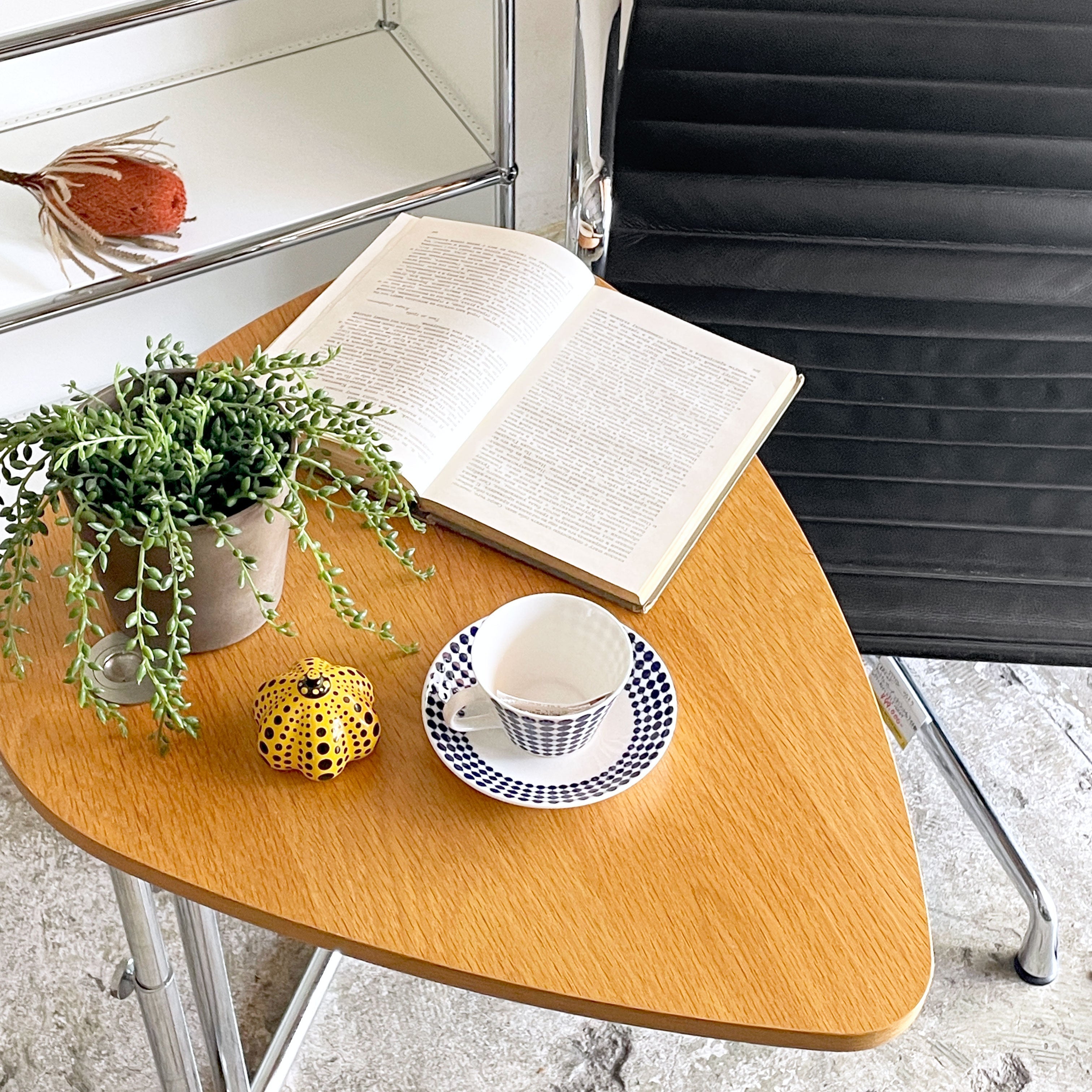 テクタ TECTA K22 サイドテーブル SIDE TABLE オーク材 高さ調整可 アクセル・ブロッホイザー アレキサンダーカルダー ドイツ バウハウス～アートのように佇む、K22