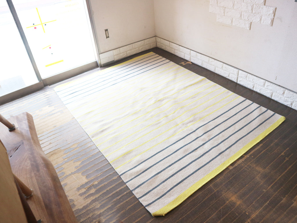 ファビュラリビング fabula living ラグ 絨毯 poppy yellow beige 140×200cm ウール ボーダー柄 Lisbet Friis 北欧 デンマーク 中古品  買い取りしました。