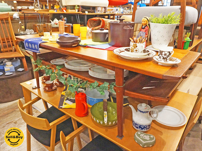 デンマーク チーク材 ビンテージ コーヒーテーブル センターテーブル ～美しくシェイプした棚板のビンテージコーヒーテーブル～ 【 買取と販売とレンタルのお店 】