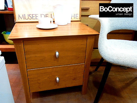 北欧のデザイン理念が息づくモノづくり～デンマーク "BoConcept/ボーコンセプト" 「ナイトスタンドテーブル」 チェリー材 ミニチェスト 【出張買取＆販売】