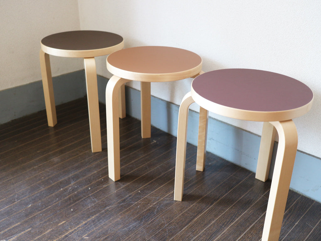 アルテック artek スツール60 stool60 リノリウム 展示品 バーガンディ コーヒー ブランデー 中古品  買い取りしました。経堂店 出張買取もお任せ下さい。