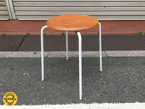 フリッツハンセン Fritz Hansen ビンテージ ドットスツール チーク材 ホワイトレッグ 廃盤 ～ 希少なチーク座面×ホワイトレッグが織り成す絶妙なバランス。 【買取と販売とレンタルのお店】