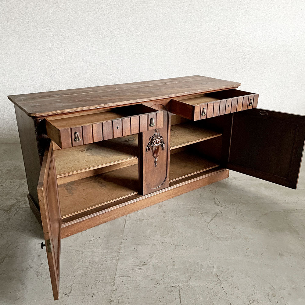【登戸BASE店】フランスアンティーク France Antique サイドボード 無垢材天板 E.HIRLER社製 鍵付き ビンテージ リメイク品  買取させていただきました。