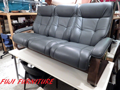 冨士ファニチア 本革製 リクライニング 3人掛け ソファ オットマン付 & 2人掛け ソファ 緑 『落ち着きのある北欧テイスト』~【買取と販売とレンタルのお店】