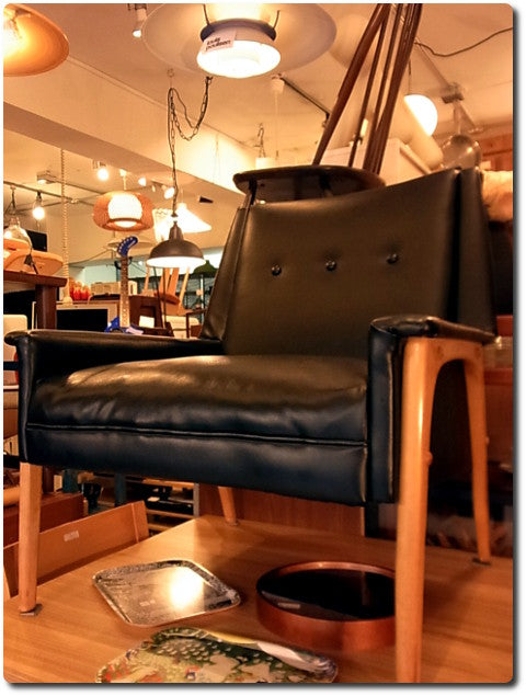 秋と共に風味を味わう～Vintage Lounge chair ヴィンテージ ラウンジチェア DUX社【自由が丘店】