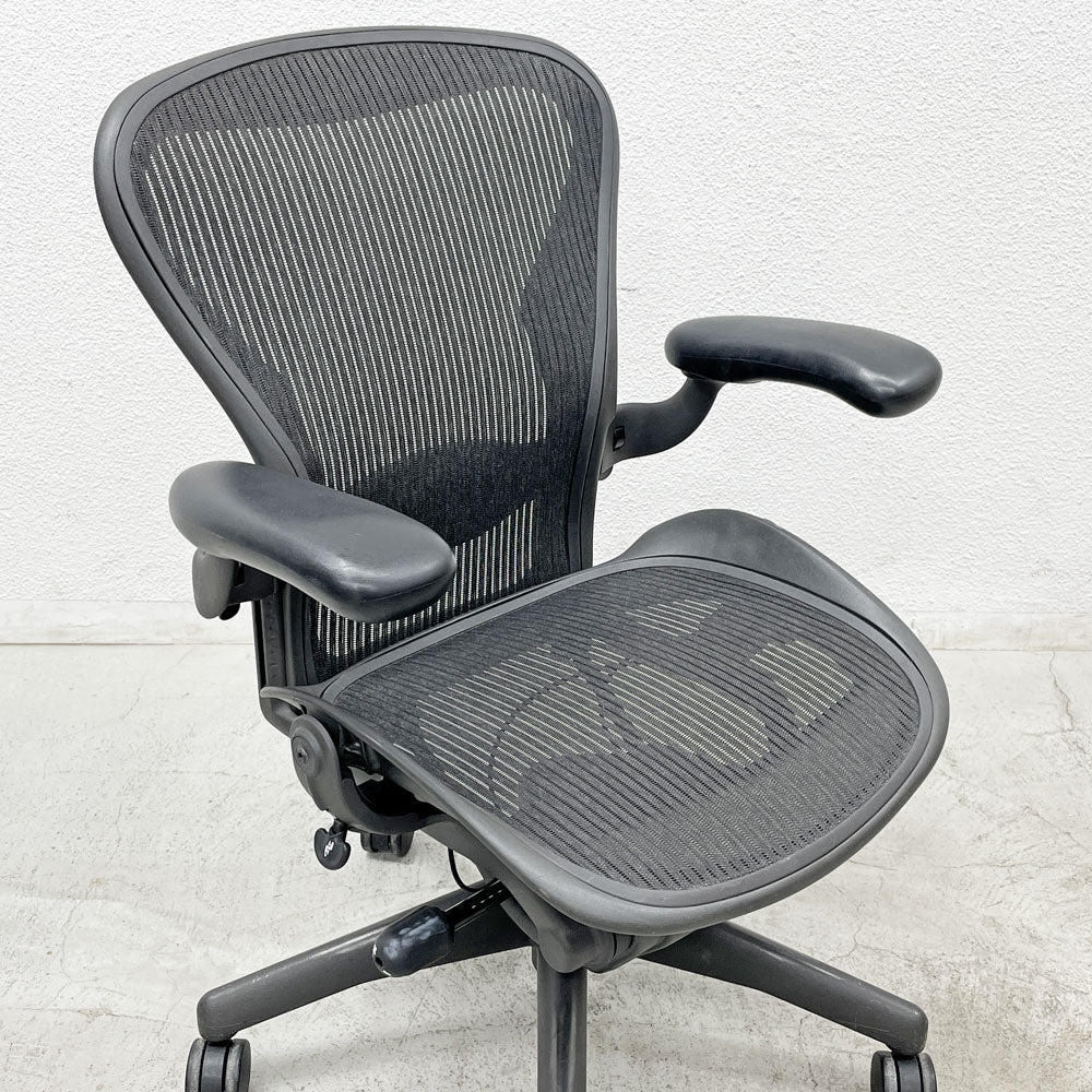 【登戸BASE店】ハーマンミラー Herman Miller アーロンチェア Bサイズ ランバーサポート フル装備 グラファイトベース ビル・スタンフ ＆ ドン・チャドウィック 買取させていただきました。