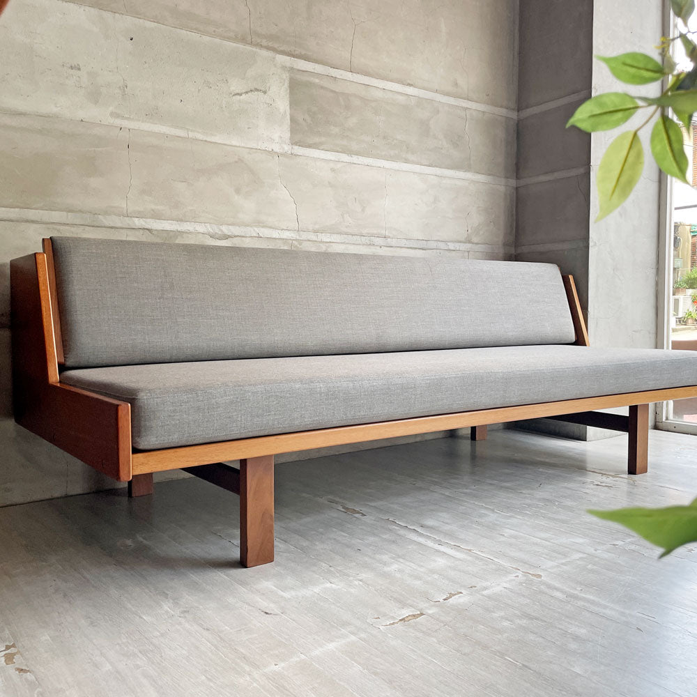 ゲタマ GETAMA ビンテージ GE258 デイベッド 3Pソファ チーク材 角脚 チェック柄 高反発ウレタンクッション ハンス.J.ウェグナー デンマーク 希少 ～スマートな心地良さ～