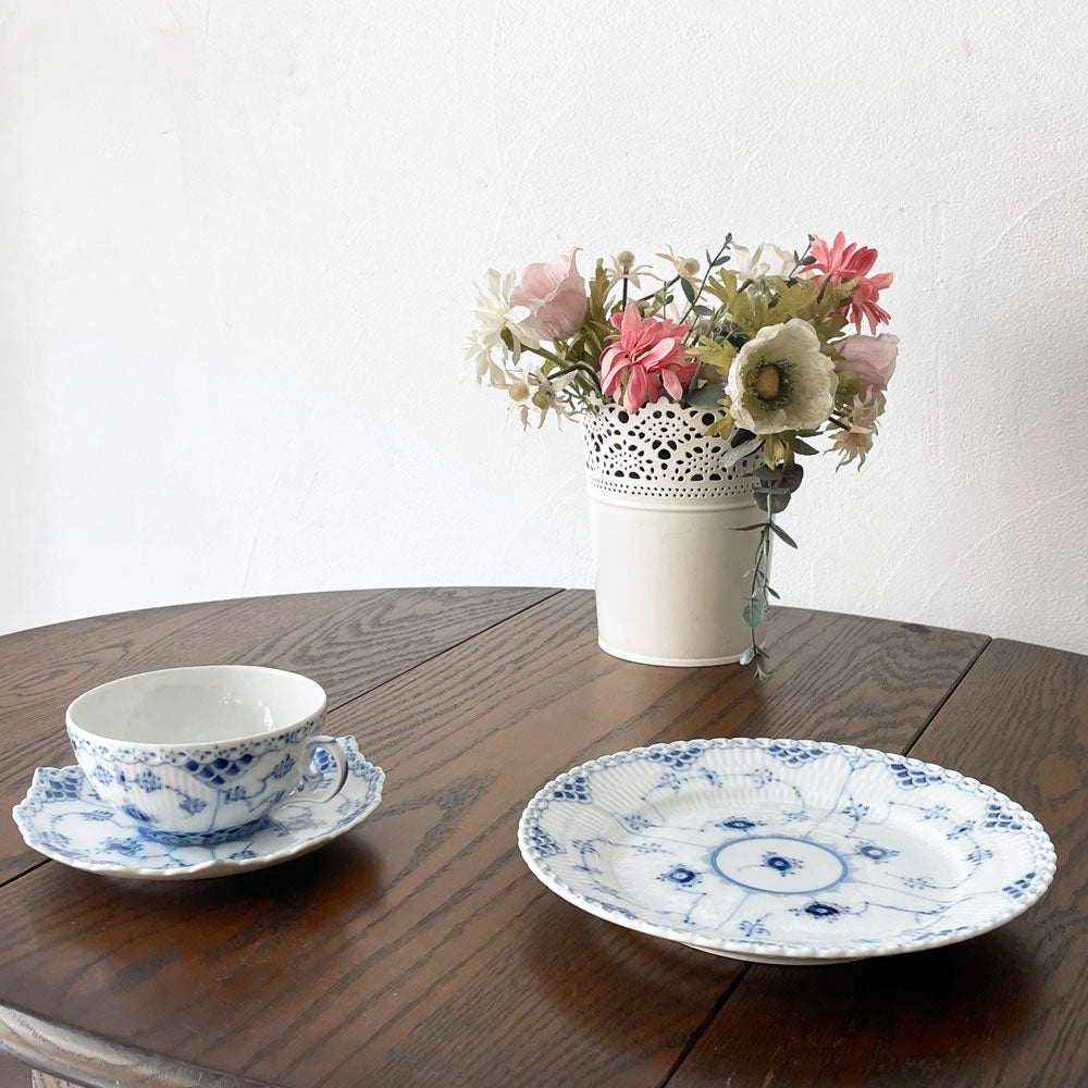 【下北沢店】ロイヤルコペンハーゲン ROYAL COPENHAGEN ブルーフルーテッド フルレース ティーカップ&ソーサー / プレート 各2点ずつ 買取させていただきました。