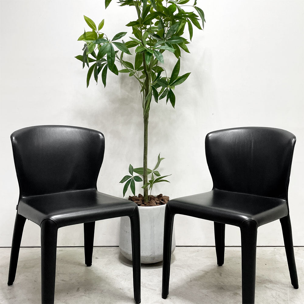 【祖師ヶ谷大蔵店】カッシーナ Cassina オラ 369 HOLA アームレスチェア ダイニングチェア 本革 ブラックレザー ハンス・ウェッツスタイン イタリア 定価￥418,000- 2脚 買取させていただきました。