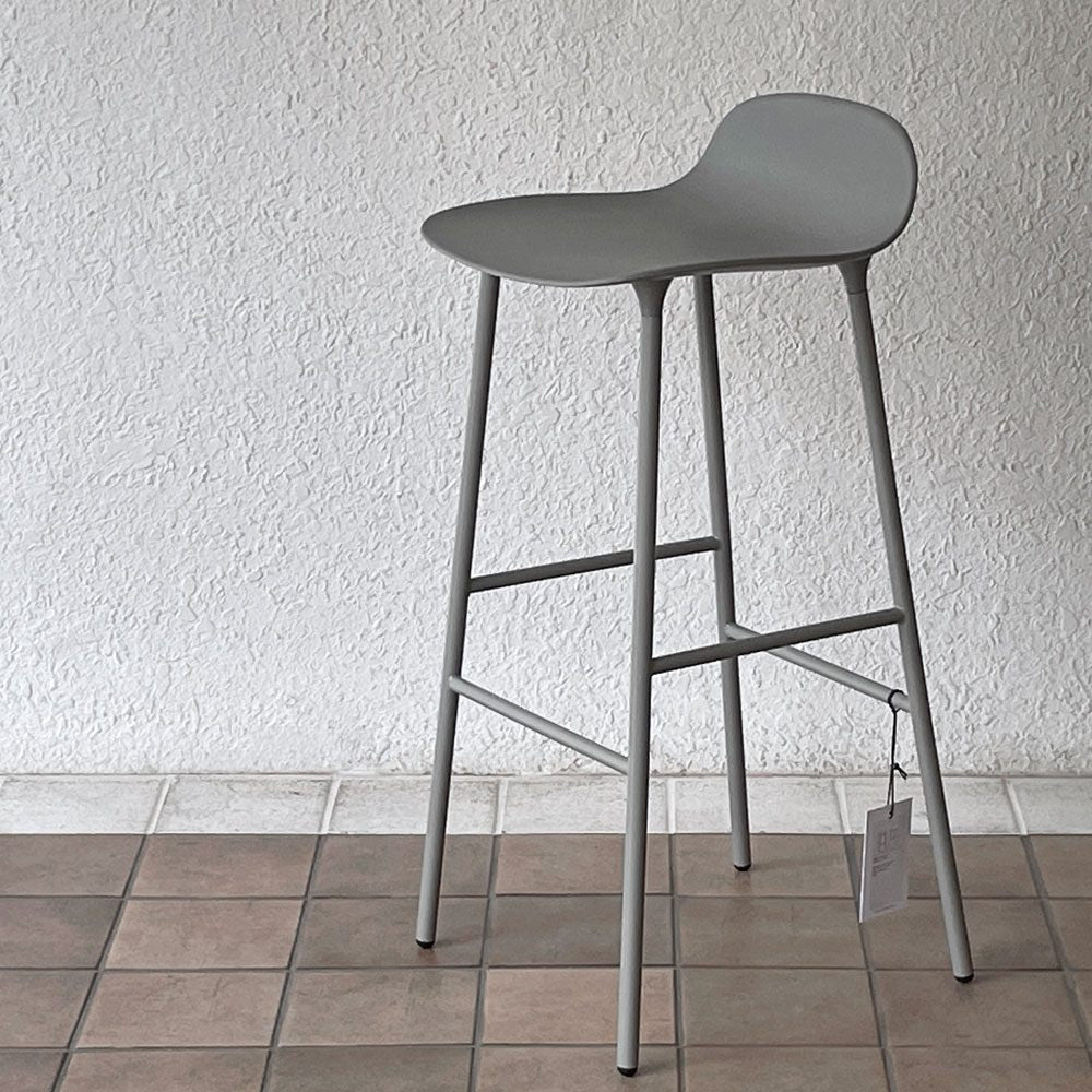 【用賀店】ノーマンコペンハーゲン normann COPENHAGEN フォーム Form バースツール グレー ポリプロピレン スチール デンマーク モダンデザイン 箱付 美品 買取させていただきました。
