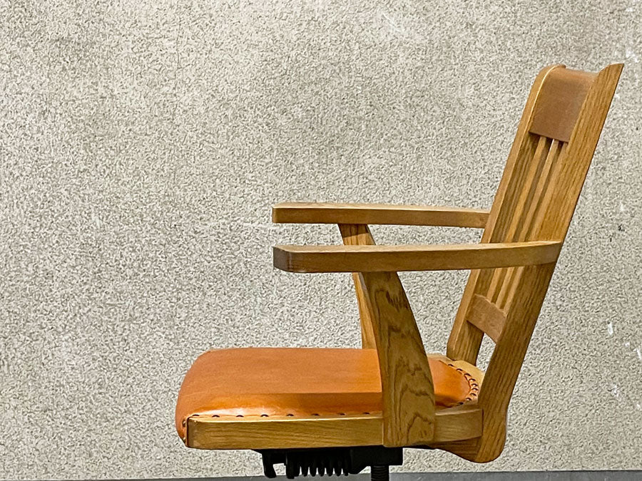 パシフィックファニチャーサービス Pacific furniture service P.F.S クラークチェア Clerk Chair ～昔ながらの伝統と現代の技術が合わさったデザイン。