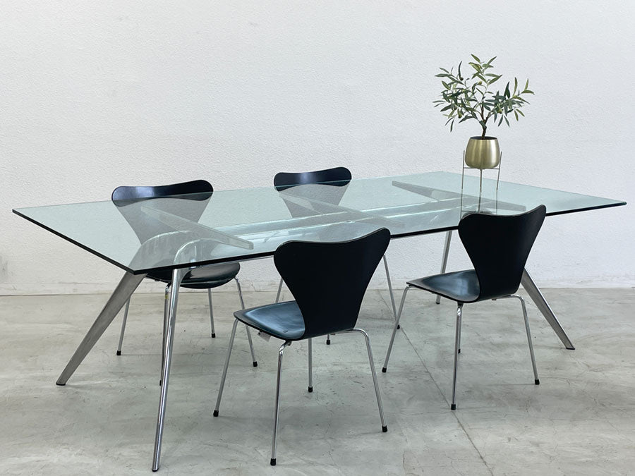 フリッツハンセン Fritz Hansen T-NO.1 インディビジュアルテーブル Individual Glass top table ～ オブジェのような造形美を持つテーブル
