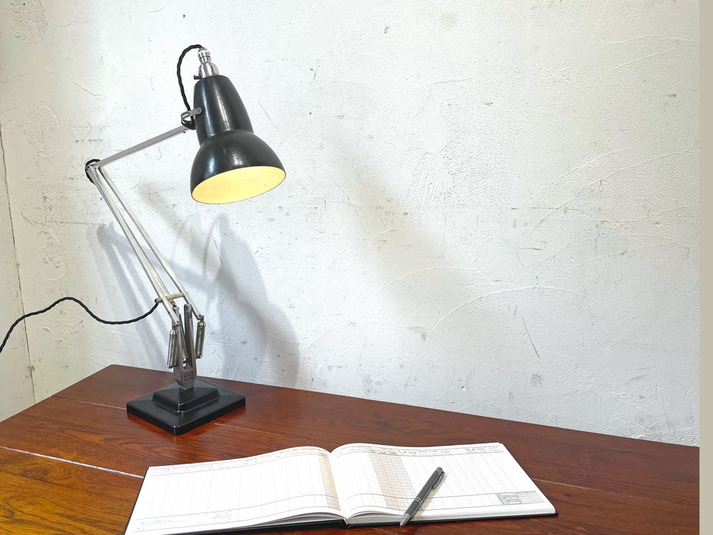 アングルポイズ ANGLEPOISE オリジナル ♯1227 デスクランプ Original 1227 ～ インダストリアルデザインながら温かみを感じさせるリペイント