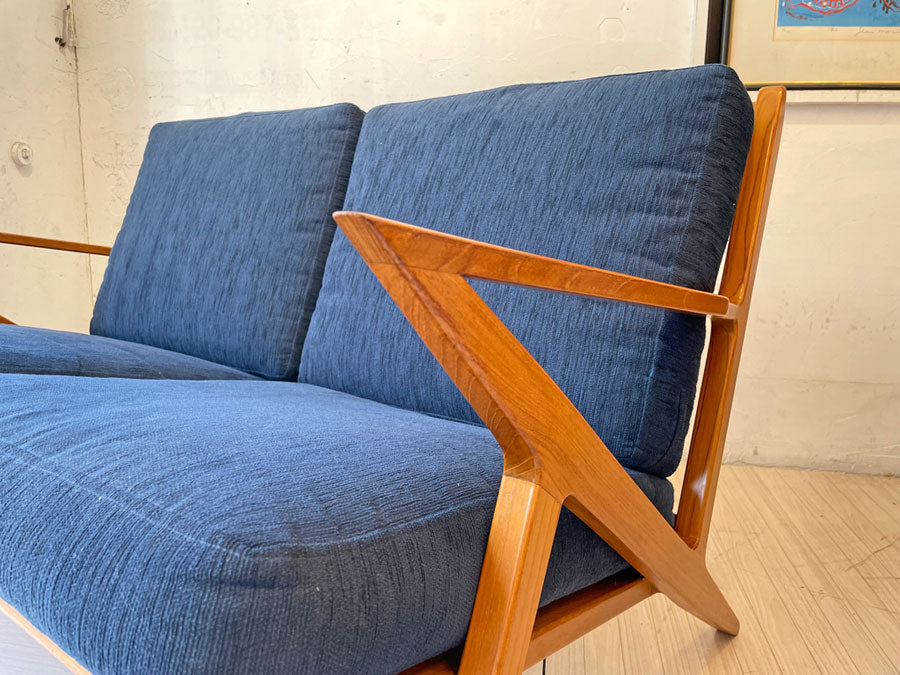 クロロス CHLOROS トライアングルアーム 2シーターソファ Triangle Arm Sofa チークフレーム カバーリングクッション ～ 洗練された北欧スタイルソファ