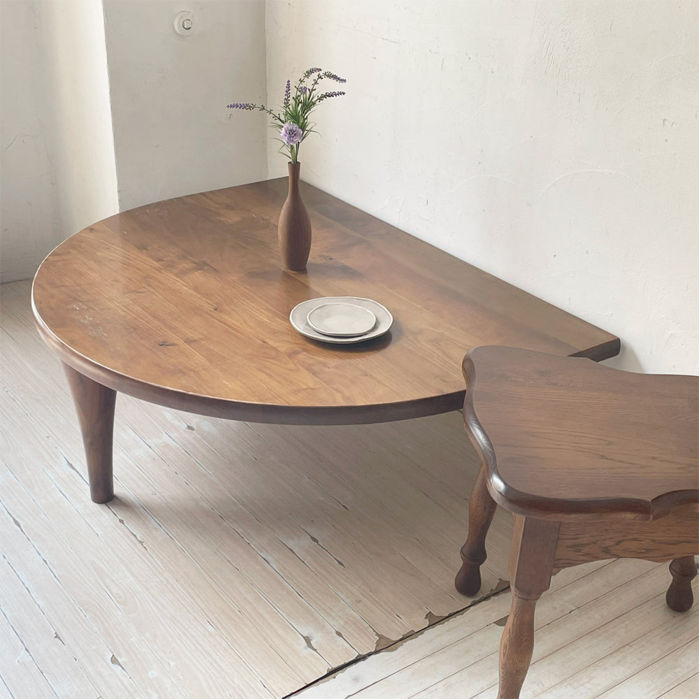 飛騨産業 HIDA キツツキ 森のことば 半円形 リビングテーブル ウォールナット無垢材 ～ 樹木の呼吸を感じる日本の名作家具